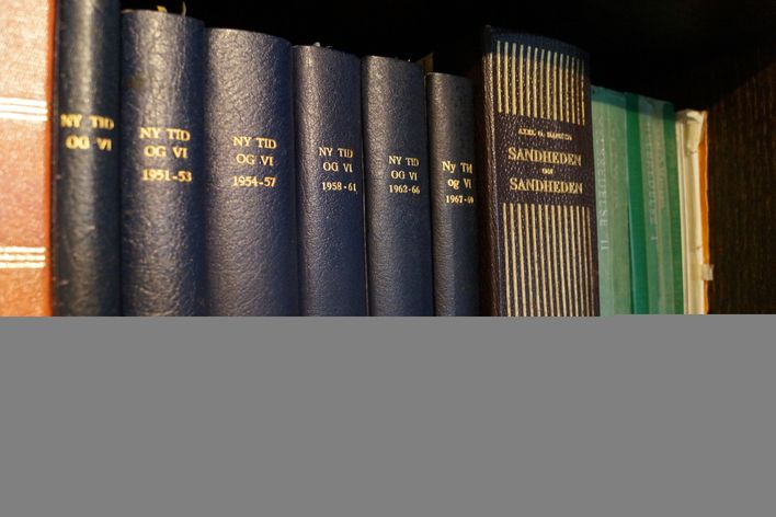 6 fantastiske bøger af redaktør Julia Vøldan NY TID & VI, publiceret hver måned som tidsskrift fra 1950-1969, og som det lykkedes G.N. at købe gennem antikvarisk boglade, køb af nye bøger SANDHEDEN OM SANDHEDEN og HELBREDELSE af naturlæge Axel O. Hansen